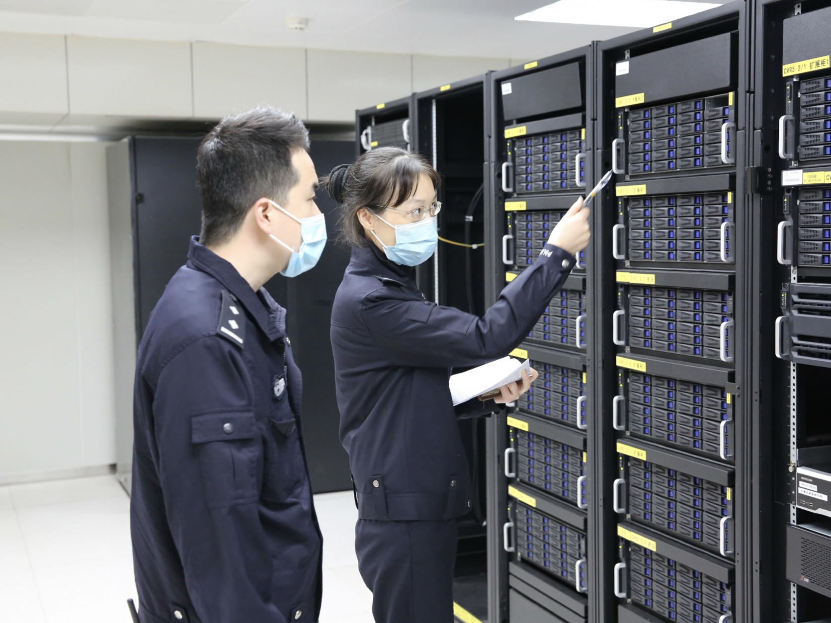 罗湖口岸，国门女警带你做“减法”——记深圳市“五一巾帼标兵”蒋艳平