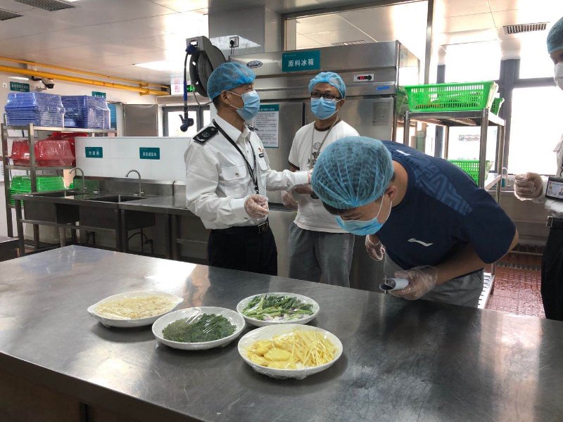 复学在即啥最重要？检查学校食堂“吹毛求疵”！力保师生舌尖上的安全