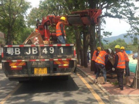 向市容乱象说不 南澳优化南西路沙岗段市容环境秩序