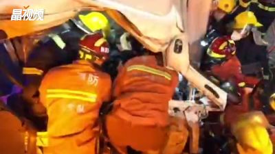 25分钟紧急救援  深圳消防队员喊话被困货车司机：不要睡！