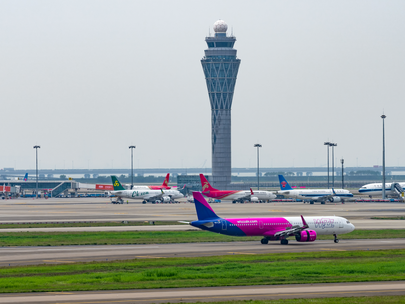 深圳空管站首次保障国际货机包机编队运送防疫物资