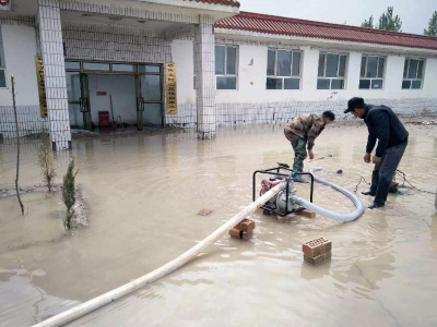 暴雨突降5小时，群众受灾农田被淹，深圳援疆干部冲在一线抢险救灾