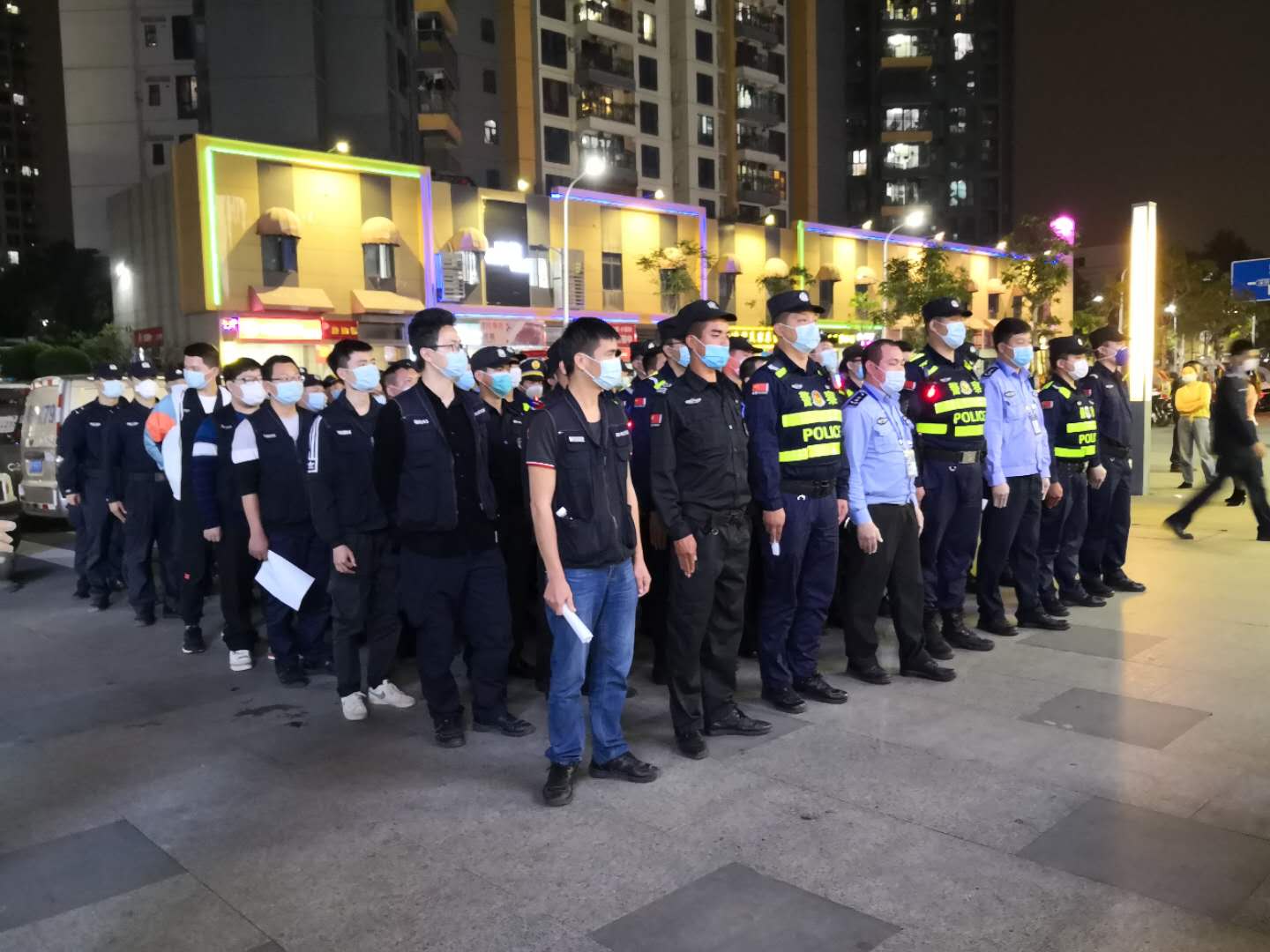 石家社区有群“扫楼人”服务贴心又温暖