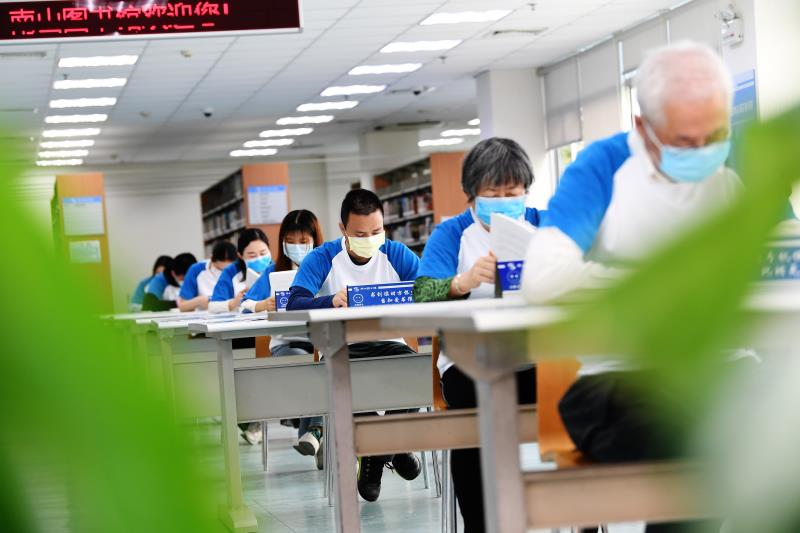 南山区8个共读点“共读半小时”  以阅读传递精神力量