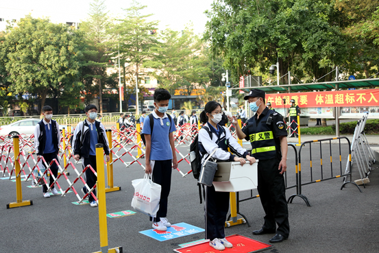 松岗中学高三初三学生顺利返校复课