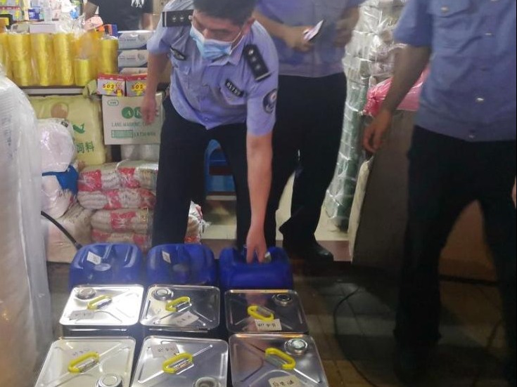 协助查扣大量危化品，西乡网格中心节前隐患大排查筑牢“安全墙”