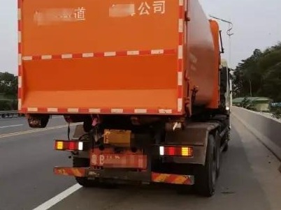 深圳司机在应急车道停车换轮胎被撞身亡