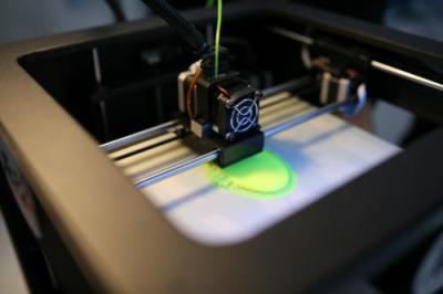 美国军方利用3D打印技术生产防护设备帮助抗疫