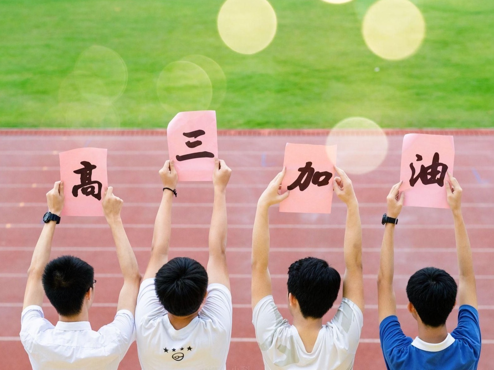 复学真好！一曲龙高《少年》帅到“犯规”！  