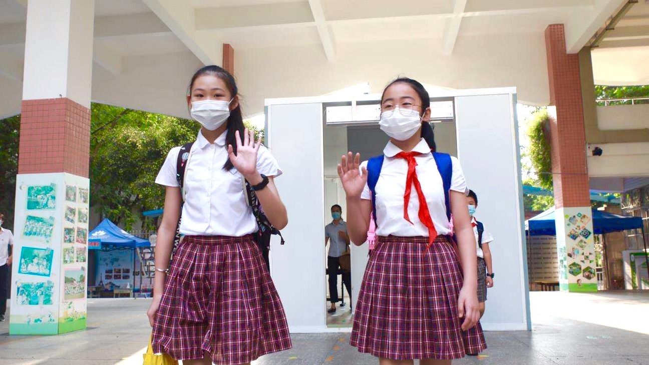 两个黄鹂鸣翠柳，“神兽”老师来接手！直击深圳首批小学生返校