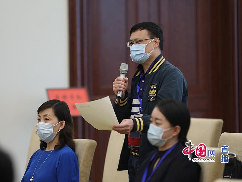如何落实“四早”措施，严防出现聚集性疫情？读特记者在国务院新闻发布会上提问