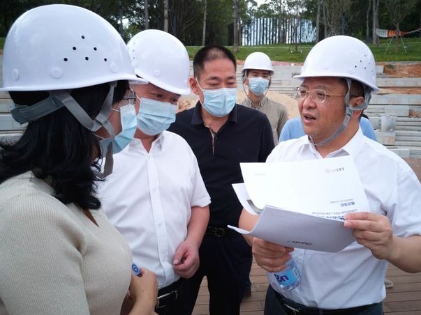  深圳市司法局局长调研龙华区司法行政工作