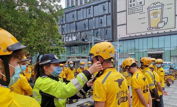 安全宣讲接地气 罗湖交警亲守护