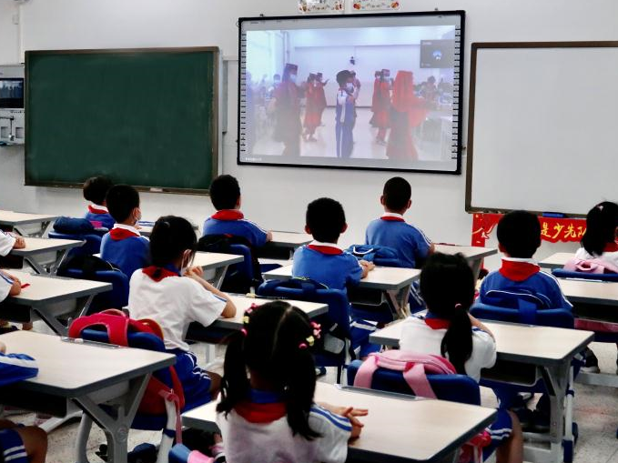 万里支教结深情  深塔师生视频联谊庆“六一”
