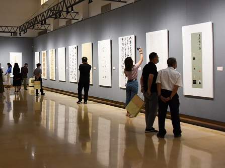 献礼深圳经济特区建立40周年 “创意与传承”展出作品百余件