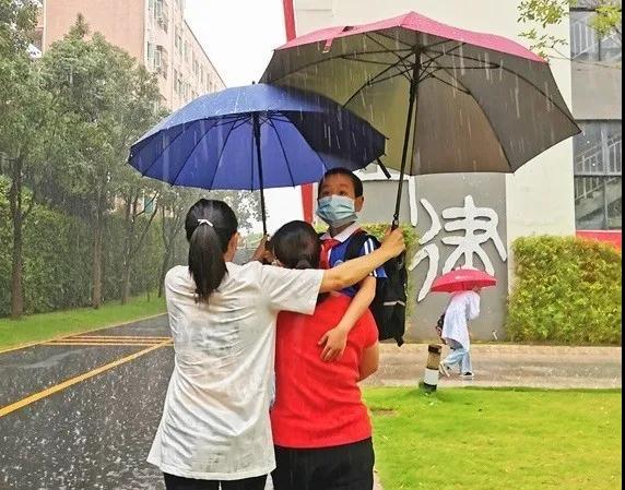 共度风雨，为你护航 | 光明区1-3年级顺利返校复课
