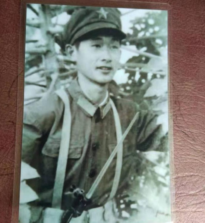 马峦街道张志成家庭：盼代代接力军人梦            
