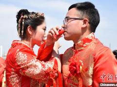 32对新人在“千年瓷都”景德镇工地喜结良缘