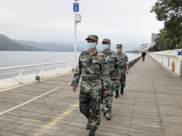 深圳盐田退伍老兵黄思权在防疫一线：热血热情热心肠