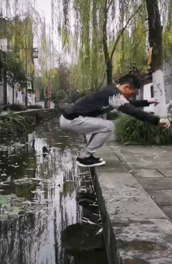难倒跳高冠军的“蜻蜓点水”，真的是轻功吗？