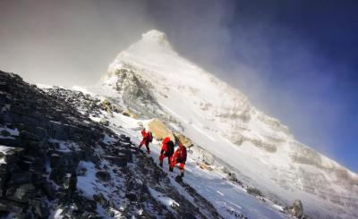 直播 | 2020珠峰高程测量登山队成功冲顶