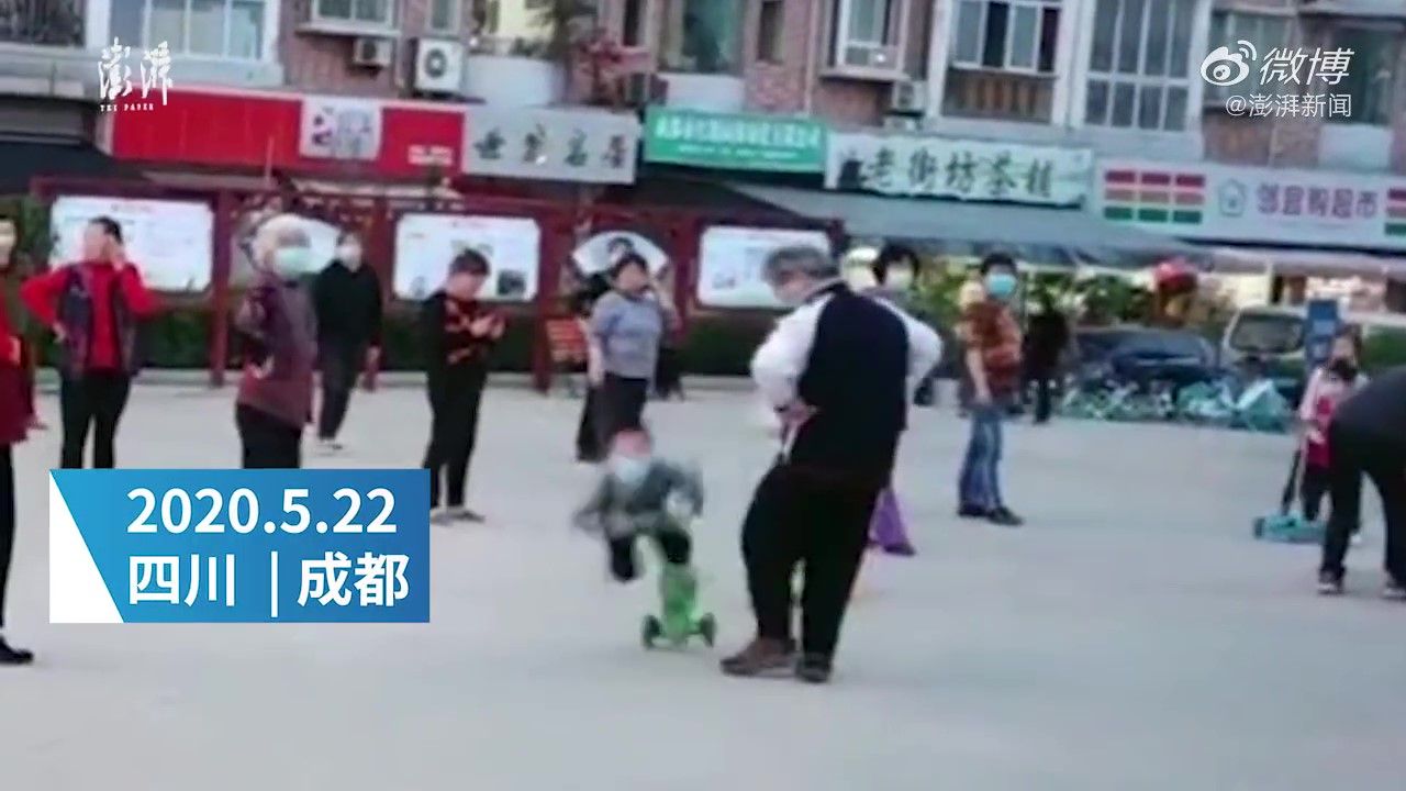79岁广场舞大妈故意绊倒5岁男童致其面部着地