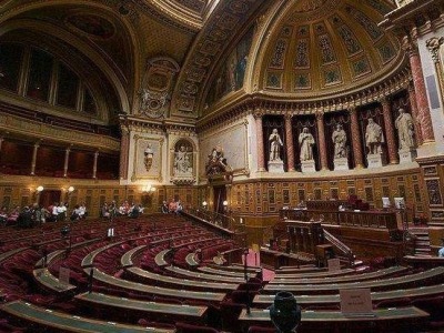 经参议院和国民议会投票，法国紧急状态延长到7月10日