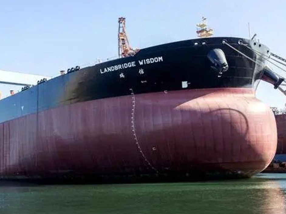 国产30万吨级油轮顺利交付使用，可装载200万桶原油