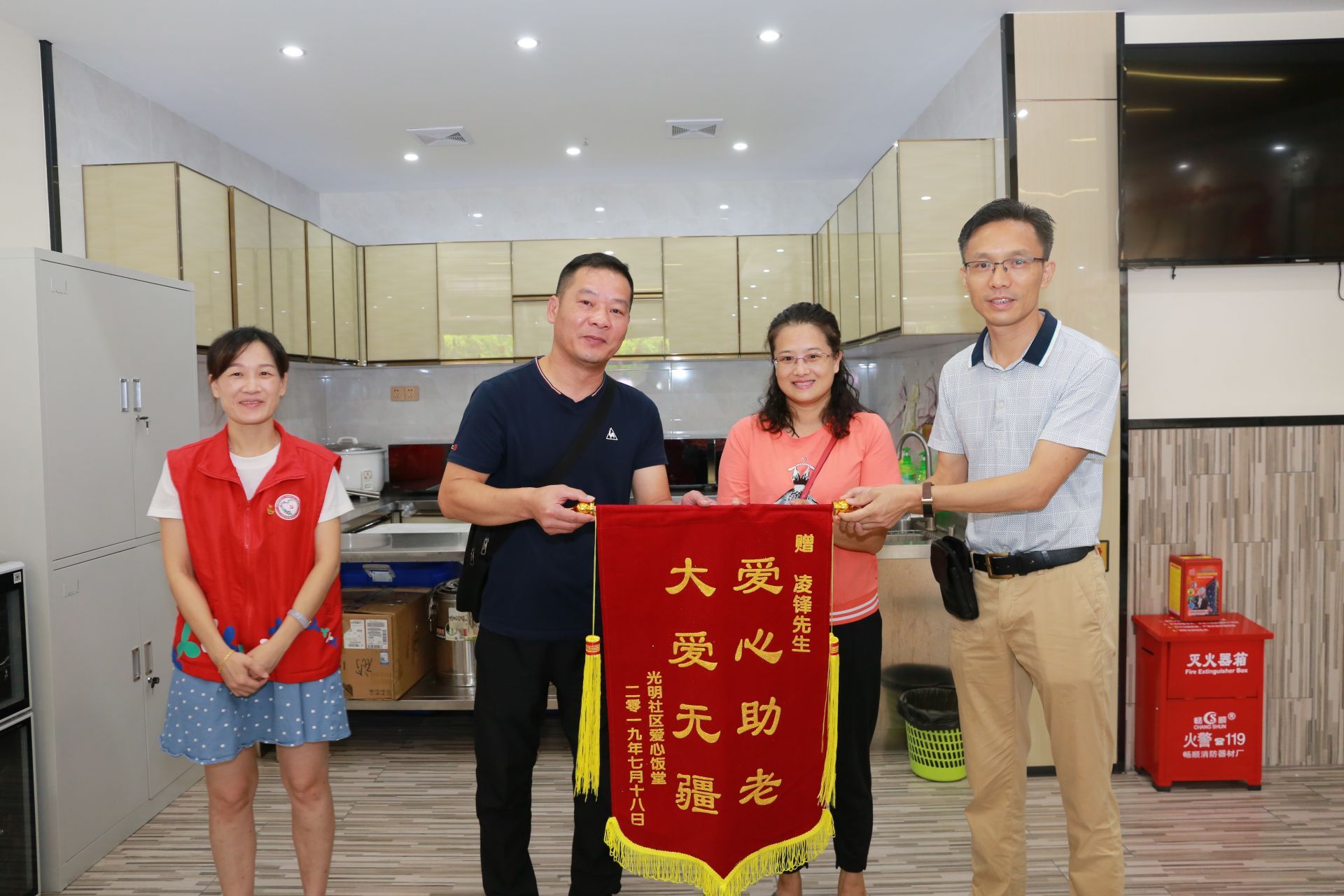 光明街道爱心饭堂探索多元化社会运营新模式，构建党建引领社会治理新格局