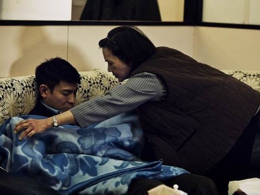 想跟保姆、月嫂说：母亲节快乐，谢谢你曾照顾我
