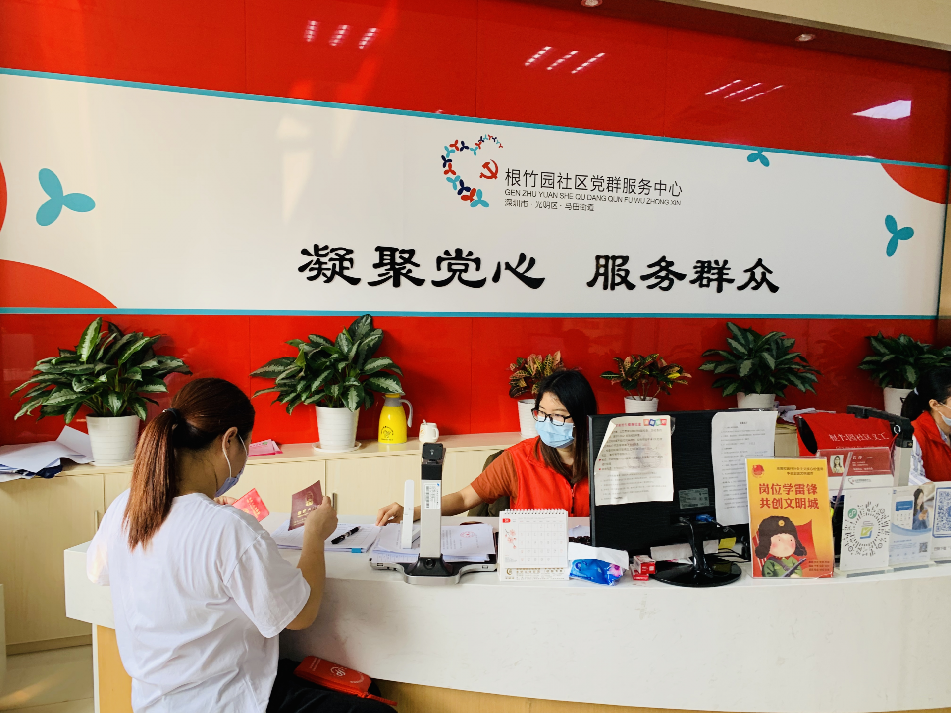 助力复学复课！根竹园社区提前核对入学信息