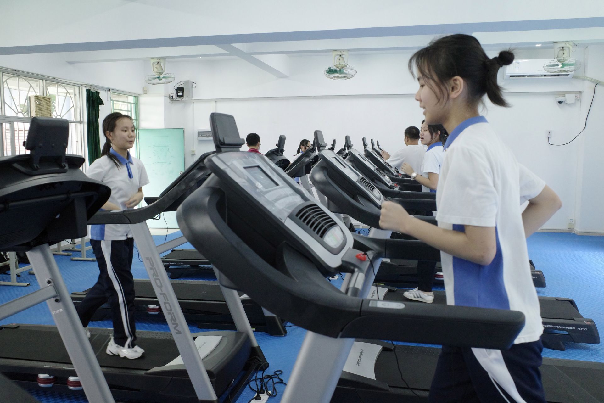 好好学习｜别出心裁！深圳一所中学返校后的体育课还可以这样上