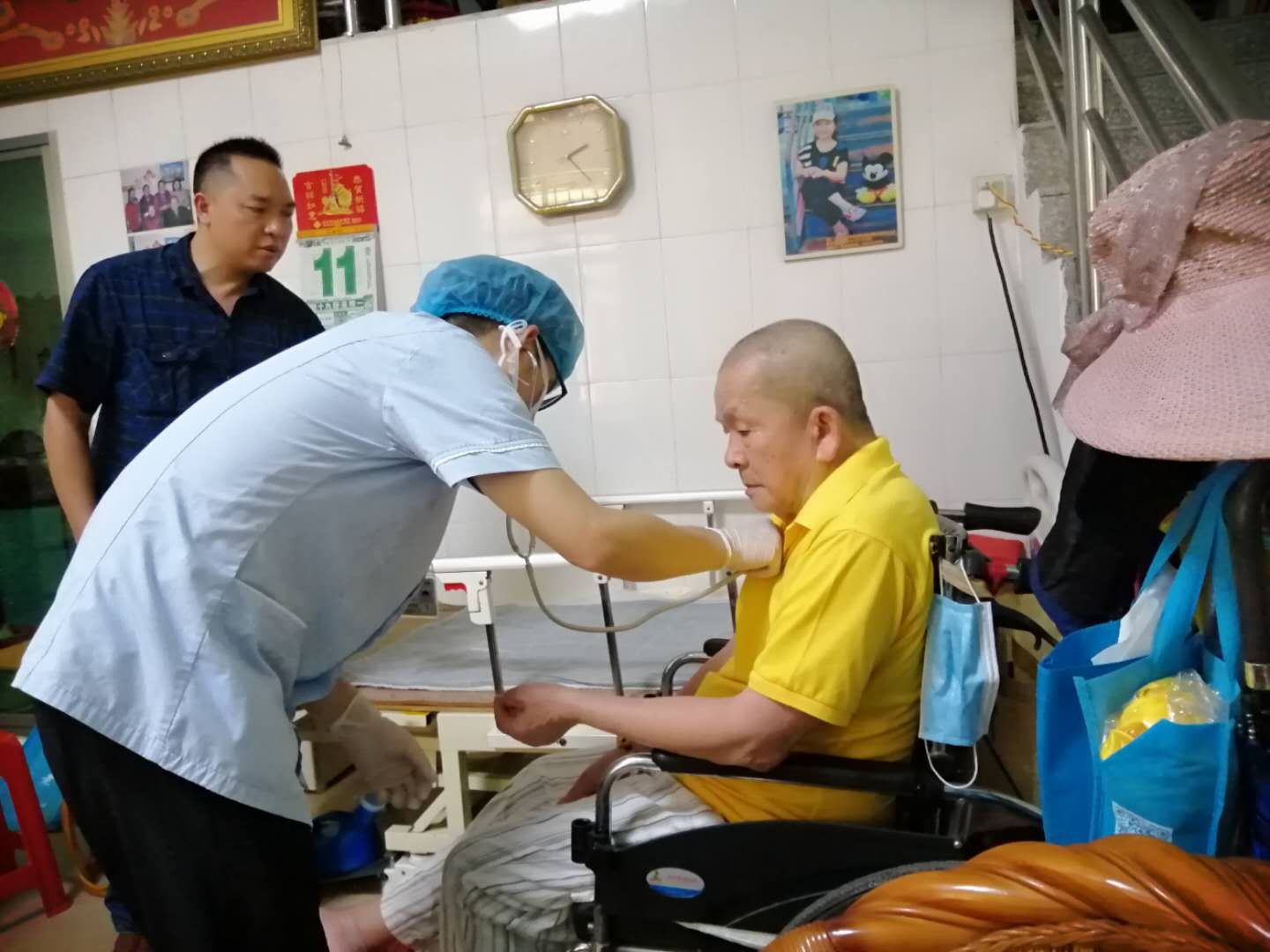 免费体检送上门，凤凰街道为重度残疾人保驾护航 