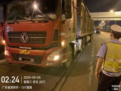 凌晨“百吨王”上路 市交通运输行政执法支队查处货车超限超载