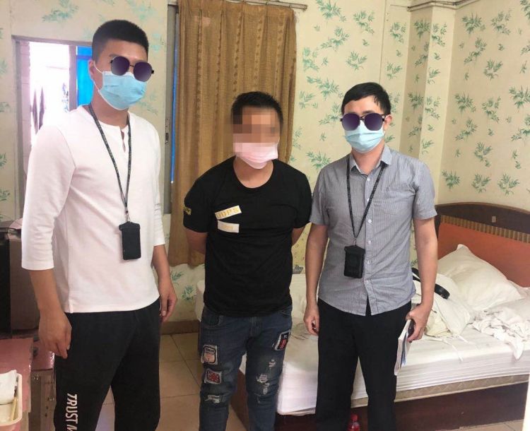 丈夫假扮女性妻子负责语音视频 年轻夫妻设“恋爱陷阱”6人中招 