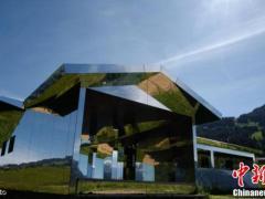 艺术家打造“镜面小屋”与瑞士自然风光完美融