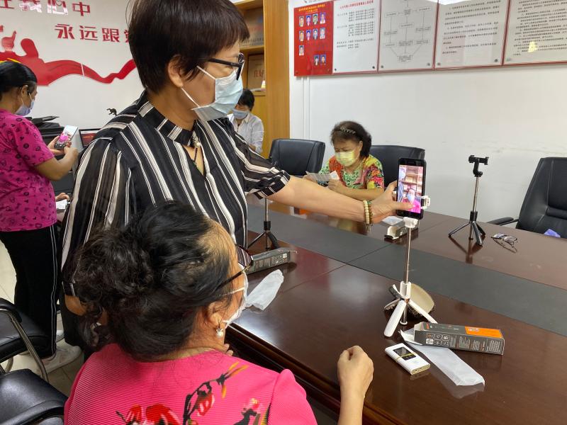 抖出精彩！人民桥社区长者抖音学习互动小组活动收官