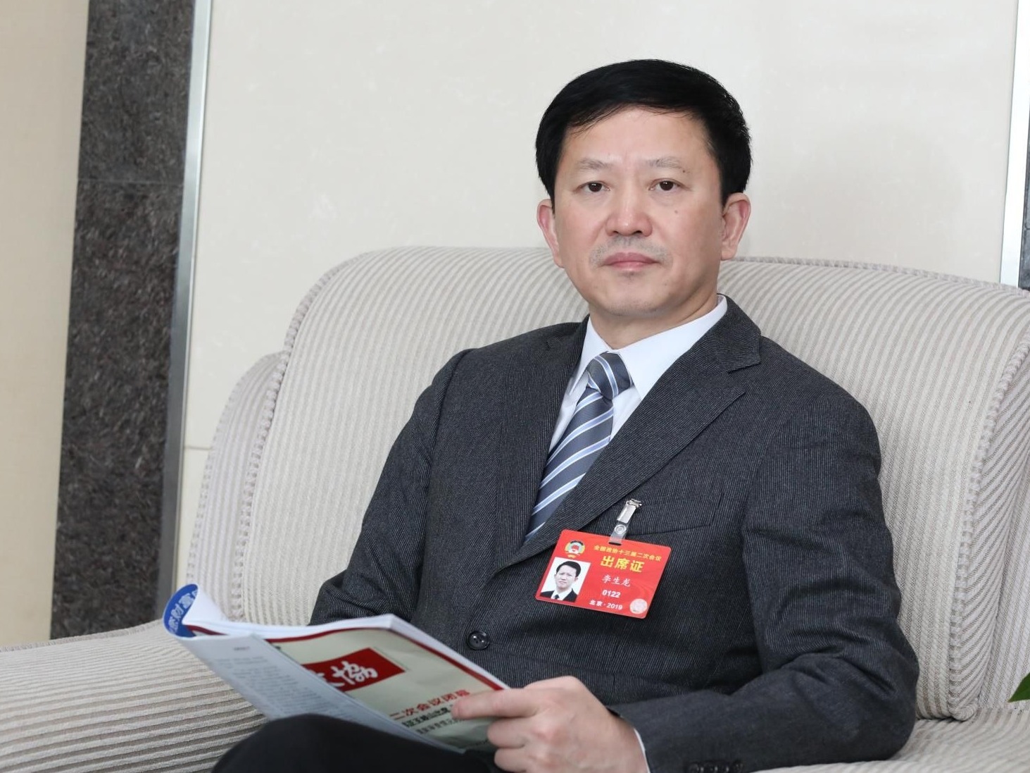 李生龙委员：探索反家暴分级预警机制，推行家暴强制报告制度