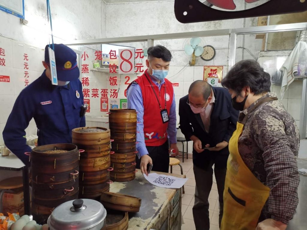 坳下社区开展安全生产夜查行动