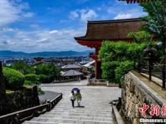 日本多个城市解除紧急状态 世界文化遗产清水寺迎来游客