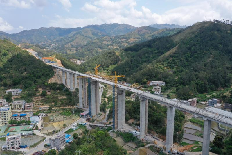 雲茂高速全線隧道順利貫通羅定段預計2020年底建成通車