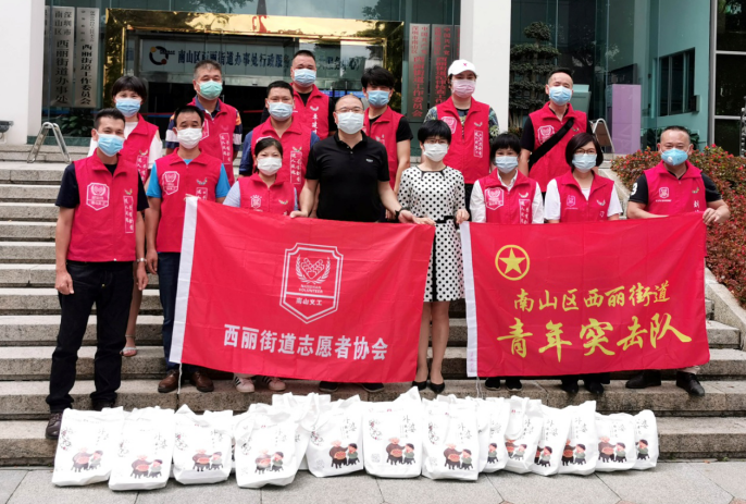 关爱社区抗疫服务义工 爱心汇聚送温暖