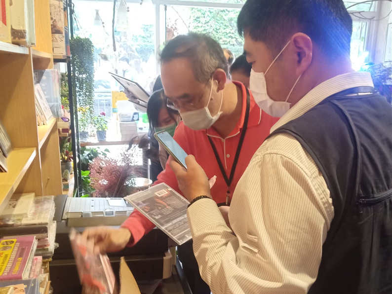 龙城街道开展“绿书签行动” 已与40多家经营单位签订《承诺书》