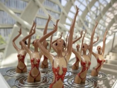 凤凰中心恢复开放迎首展 用雕塑诠释“飞翔的梦”