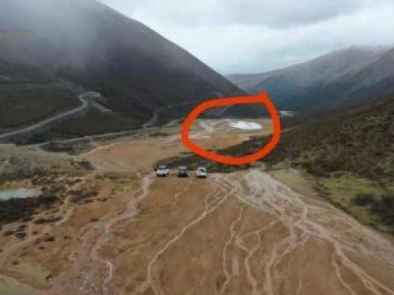 越野车上钙化滩“耍漂移”，康定文旅局：责成道歉，恢复植被