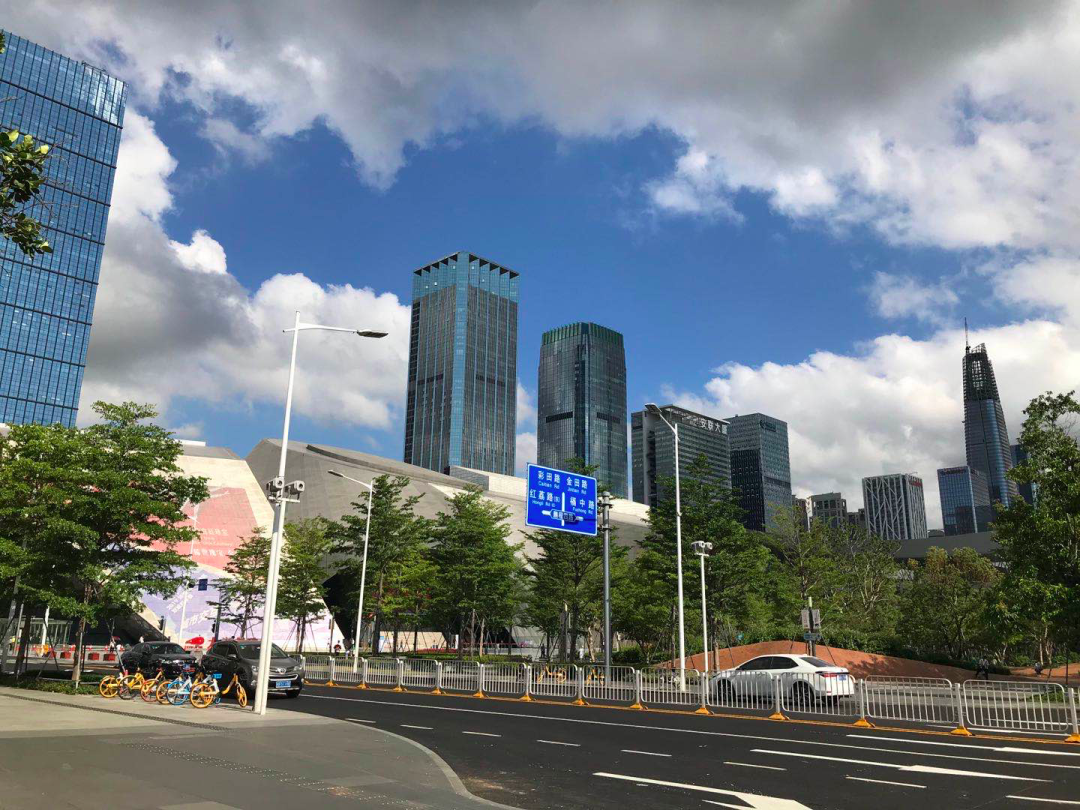 今日份深圳蓝上线，你在哪一朵云下面？
