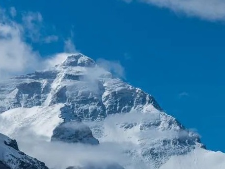 总台独家登顶视频丨2020高程测量登山队成功登顶珠峰