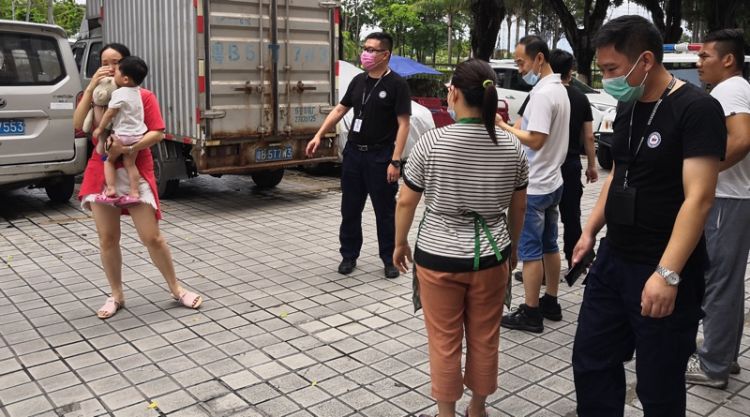 宝安网格员助2岁走失儿童找到妈妈