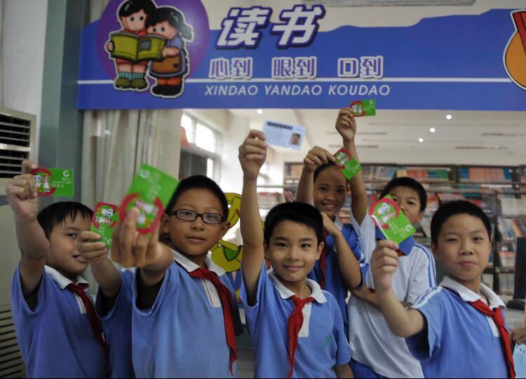 （重）“刷脸入馆”！深少图六一开启“人脸识别” 多举措“为孩子讲好故事”