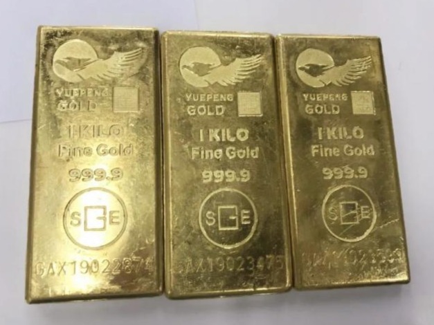 盗窃巨款换黄金埋藏公墓边